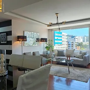 Apartamento LA MARISCAL, Sector Universidades - BALCÓN - Piso 6 Quito